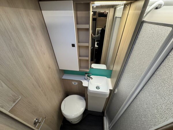 Auto Trail F72 AUTOMATIC 170 BHP 2022 6 Berth Rear Lounge Motorhome - Image 14
