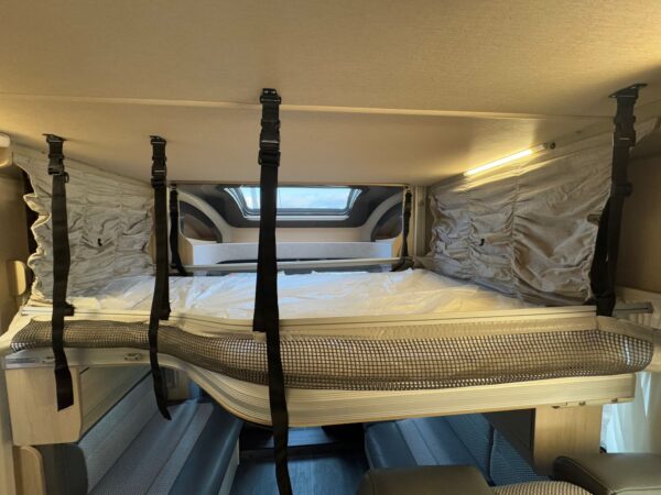 Auto Trail F72 AUTOMATIC 170 BHP 2022 6 Berth Rear Lounge Motorhome - Image 9